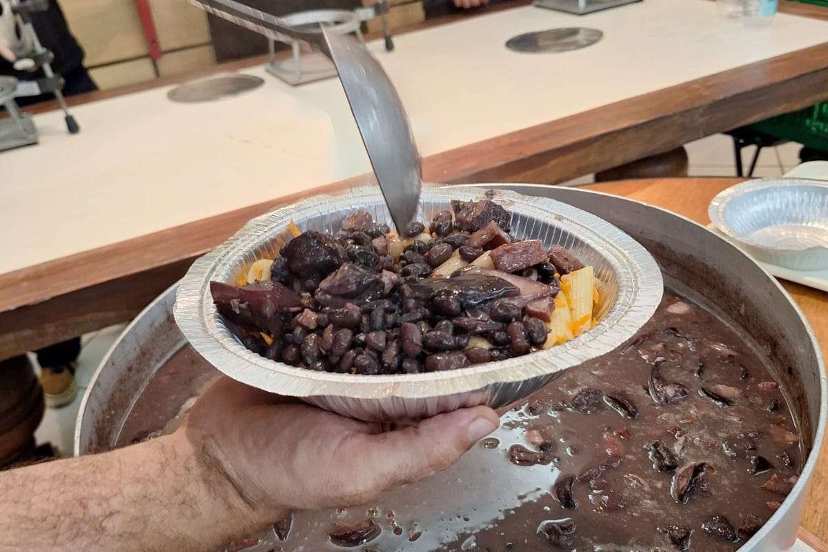 Comida no Prato: Quentinhas que devolvem nome e dignidade